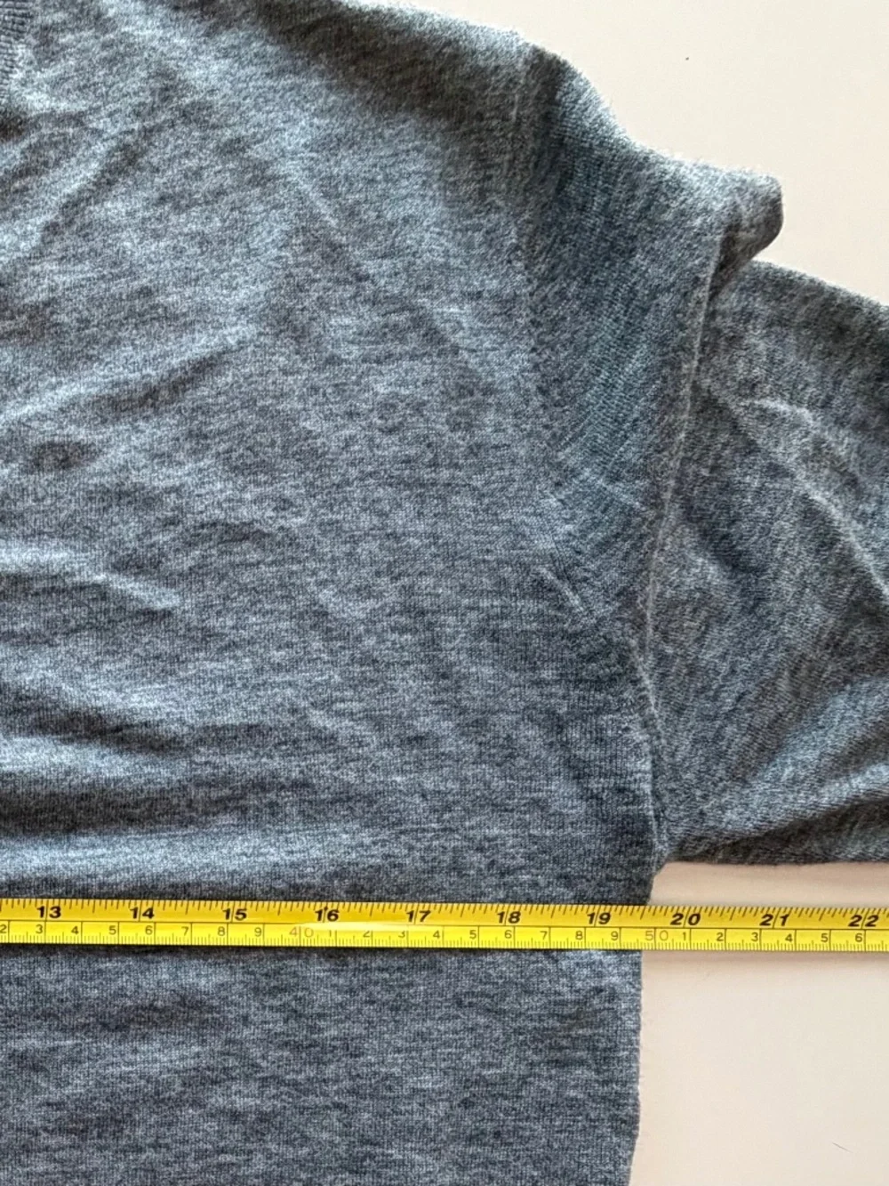 J Hilburn 100% Cashmere Sweater Mens S Gray V Neck Quiet Luxury Lightweight